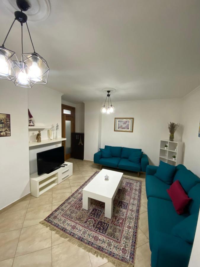 Chlo Apartment 3 Tirana Bagian luar foto