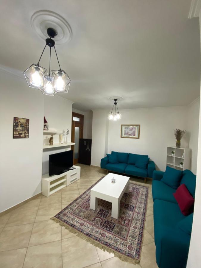 Chlo Apartment 3 Tirana Bagian luar foto