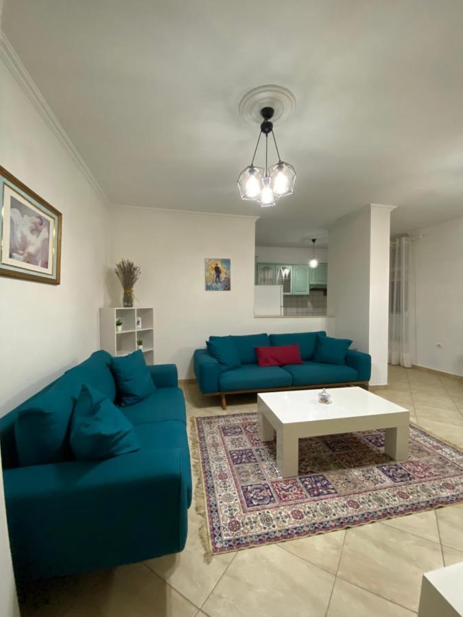Chlo Apartment 3 Tirana Bagian luar foto