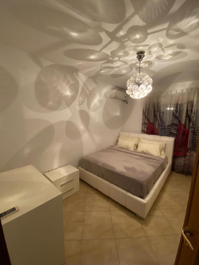 Chlo Apartment 3 Tirana Bagian luar foto