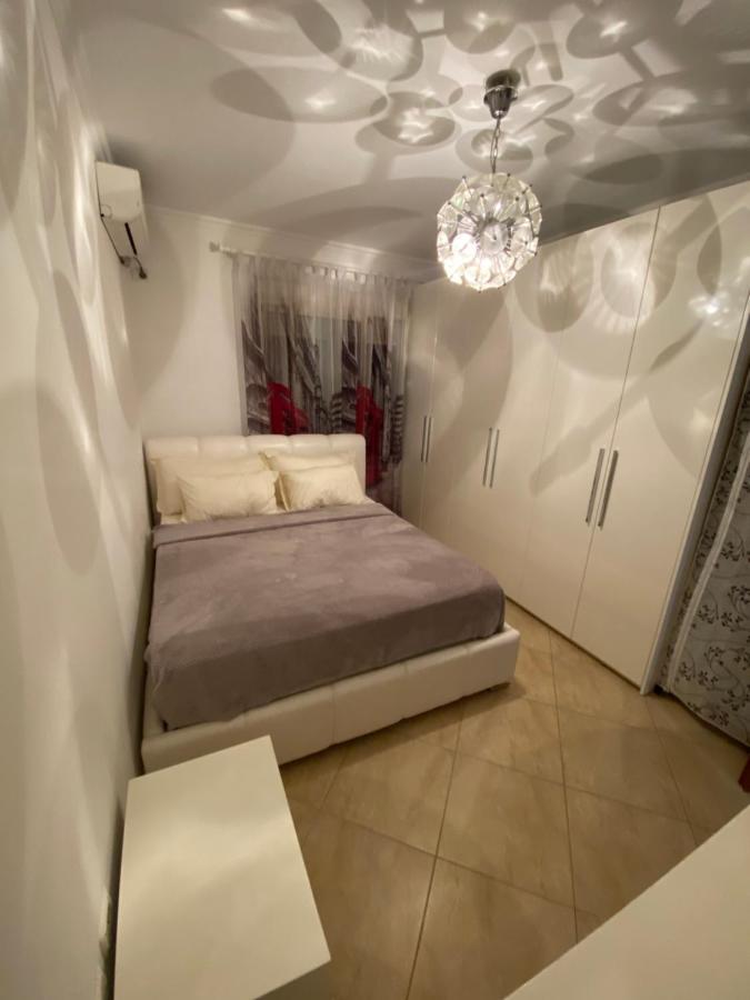 Chlo Apartment 3 Tirana Bagian luar foto